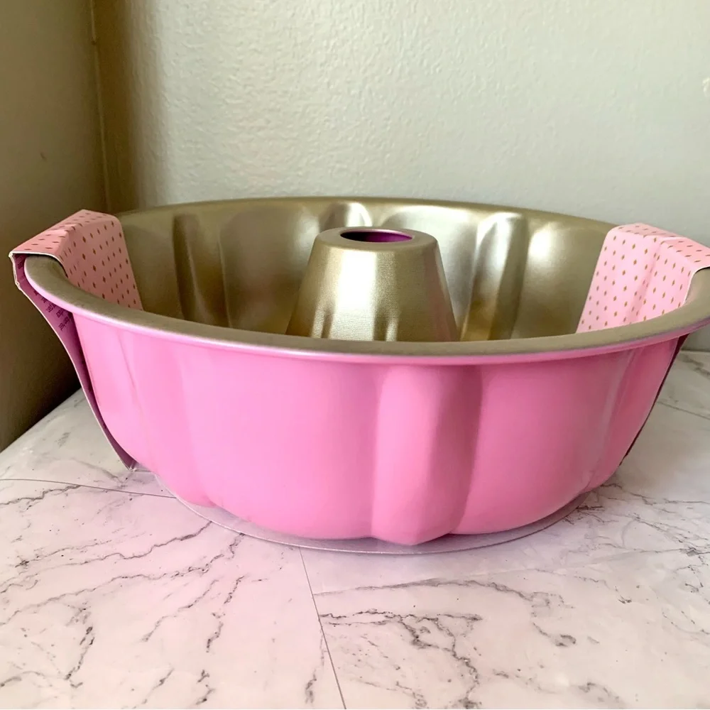 Paris Hilton Fluted Cake Pan Nonstick Pink
